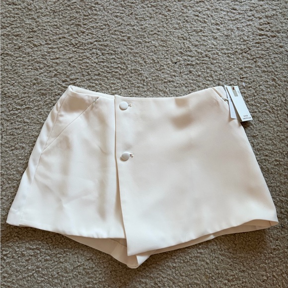 Good American - Luxe Suiting Skort - Picture 2 of 4